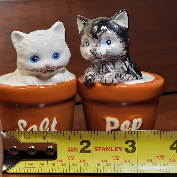 Westland Ceramic Cat-Themed Salt and Pepper Shakers - Picture 7 of 7